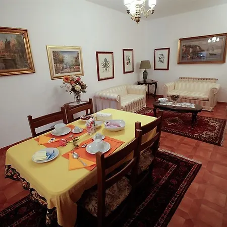 Bed & Breakfast Casale Le Rose 3*
