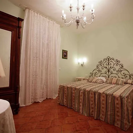 Bed & Breakfast Casale Le Rose 3*