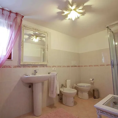 Bed & Breakfast Casale Le Rose 3*