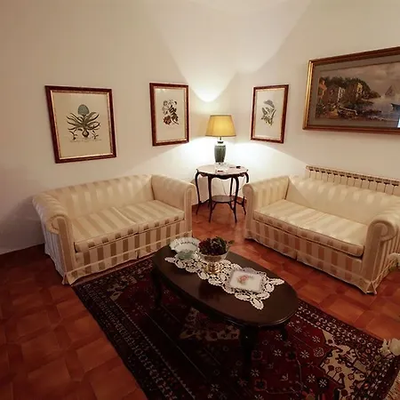 Bed & Breakfast Casale Le Rose 3*