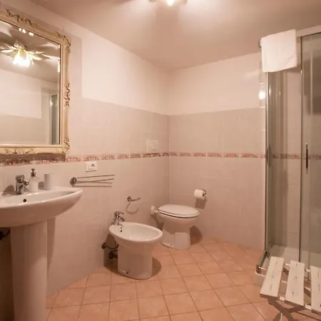 Bed & Breakfast Casale Le Rose 3*